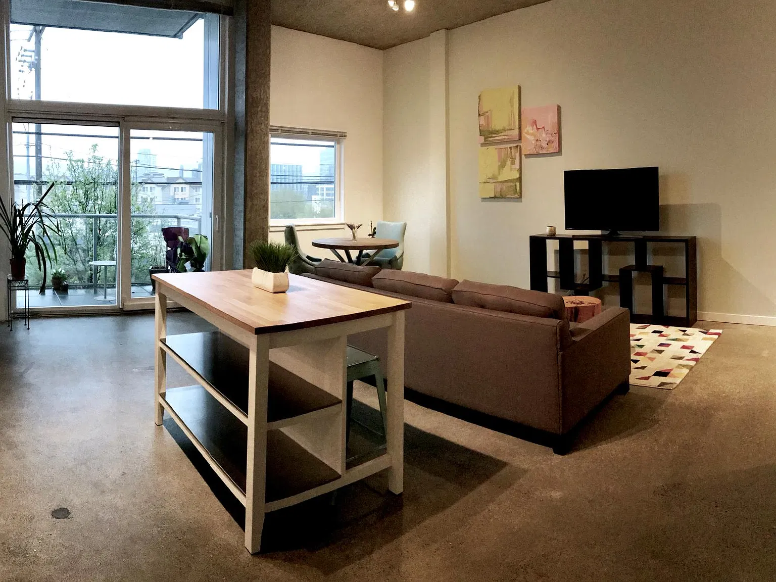 1 bed, 798 sqft, $2,340 — Photo 3