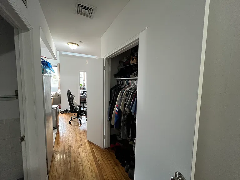 124 Allen St — Photo 6