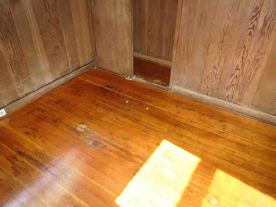Hard wood floors in great condition