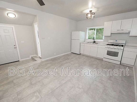 2nd image of 2803 Sabral Cir #A