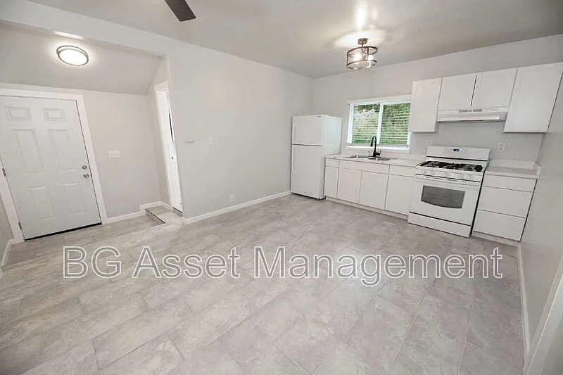 Building Photo - 2803 Sabral Cir #A
