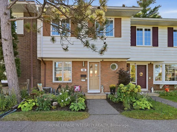18 Greenbank Rd S #18, Ottawa, ON K2H 5T9