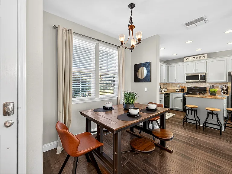 390 Caravaggio Cir — Photo 7