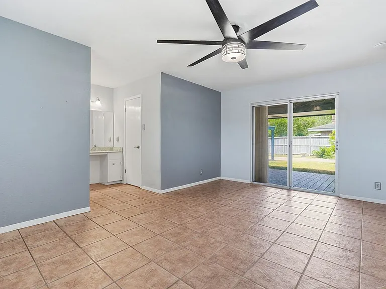 4049 Rooney Dr — Photo 21