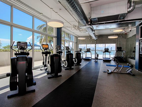 4th image of 1200 West Ave #27-PENTHOUSE