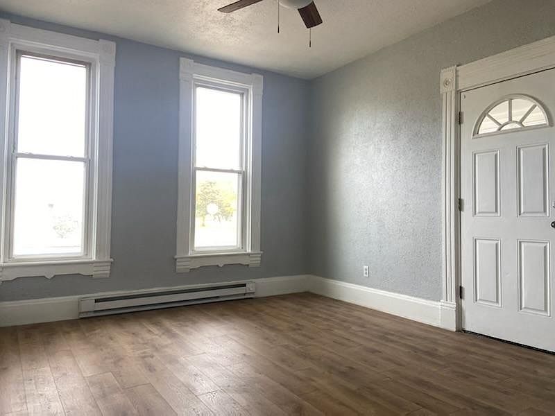 Modern ceiling fan and flooring