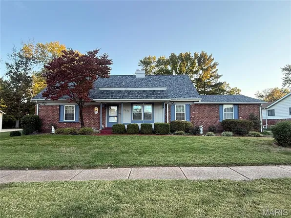 3650 Birchbark Dr, Florissant, MO 63033