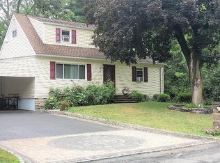 6 Edward Ln, Spring Valley, NY 10977