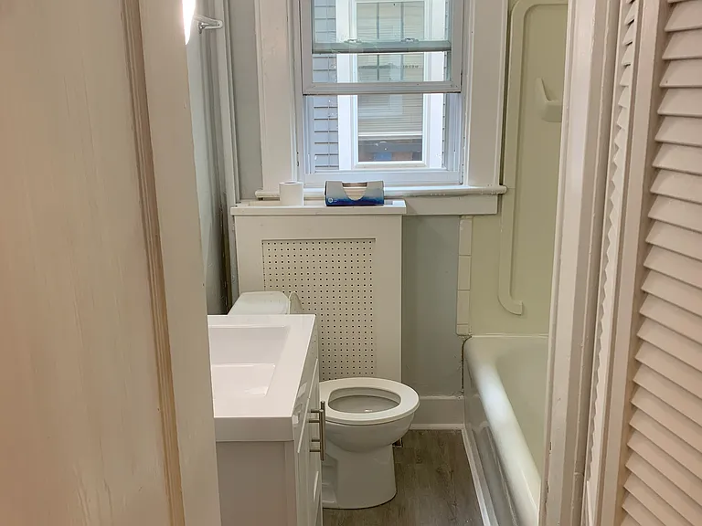 74 Woodlawn Ave — Photo 8
