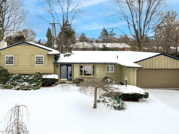6717 Cathedral Dr, Bloomfield Hills, MI 48301