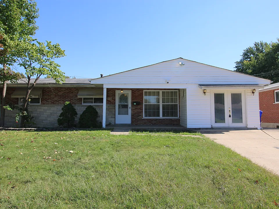 240 Naomi Ave