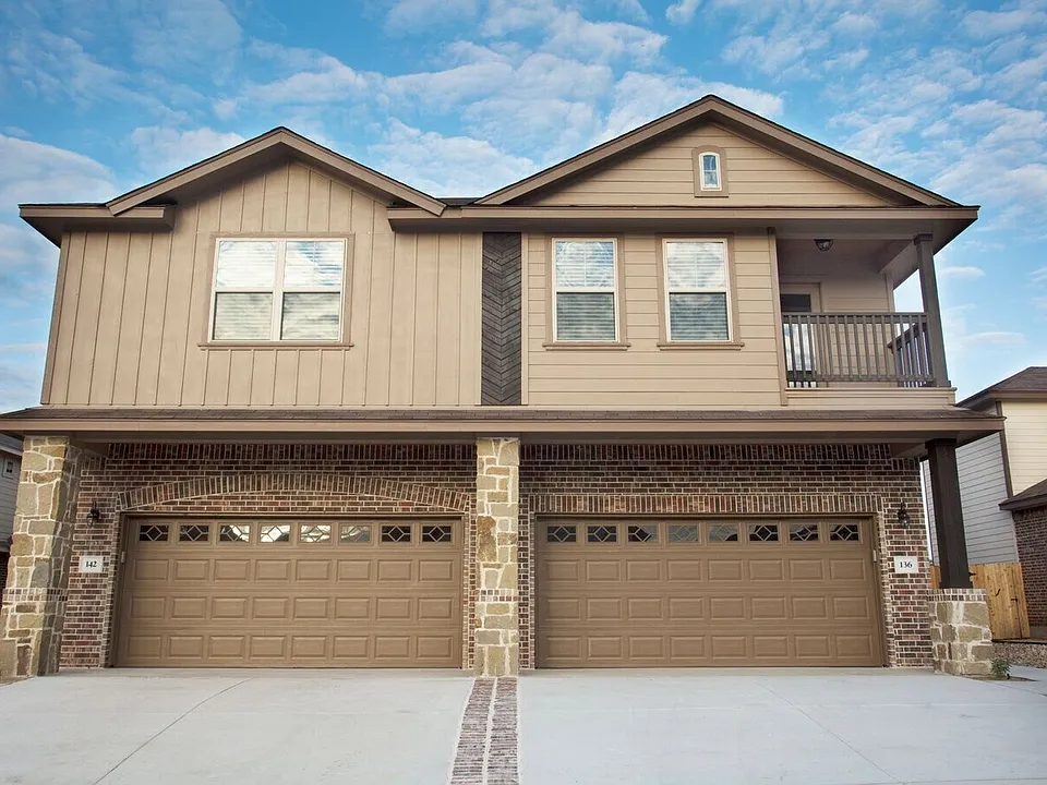 136 Lakeview Ct