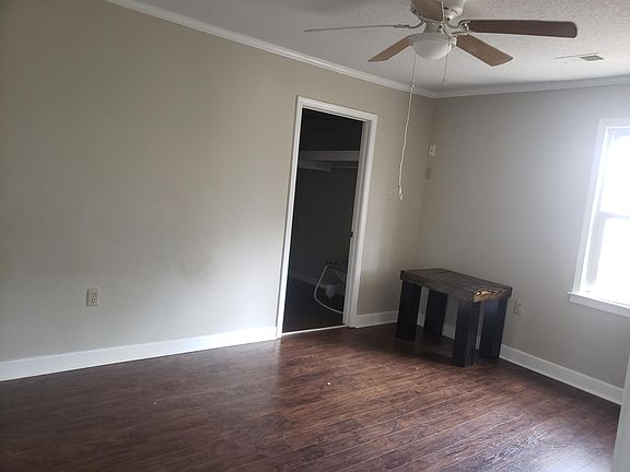 3rd image of 302 Pitts Cir #302