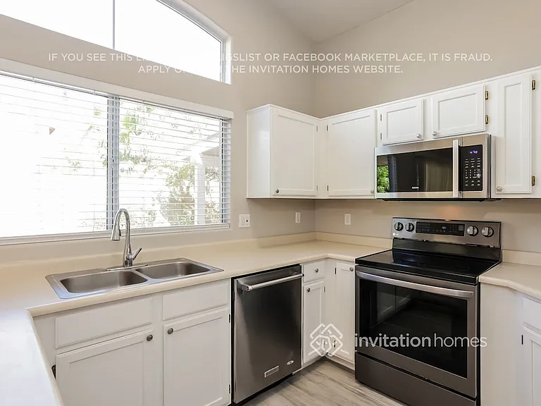 1338 E Angela Dr — Photo 5