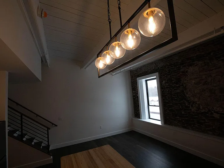 411 W Portage Ave #7 — Photo 14