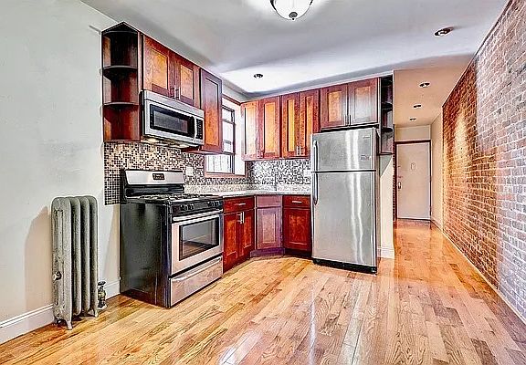 3rd image of 156 Sherman Ave APT 6