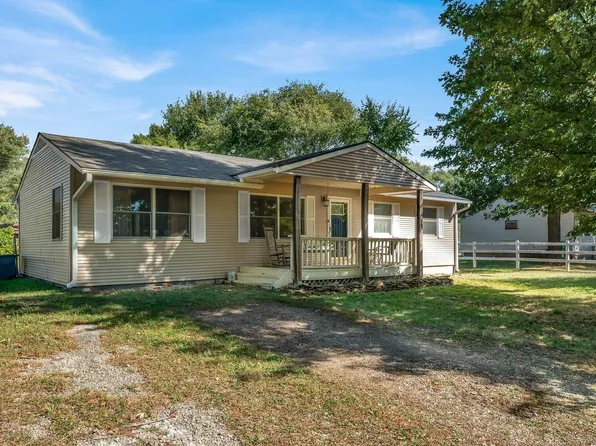 610 W Main St, Carbondale, KS 66414