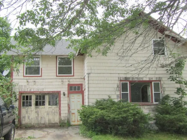 45 Lewiston Street, Mechanic Falls, ME 04256