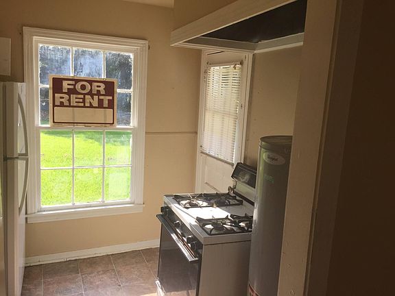 3rd image of 701 Garden St