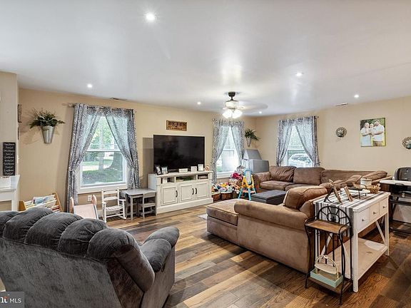 5th image of 31426 Dogwood Ln