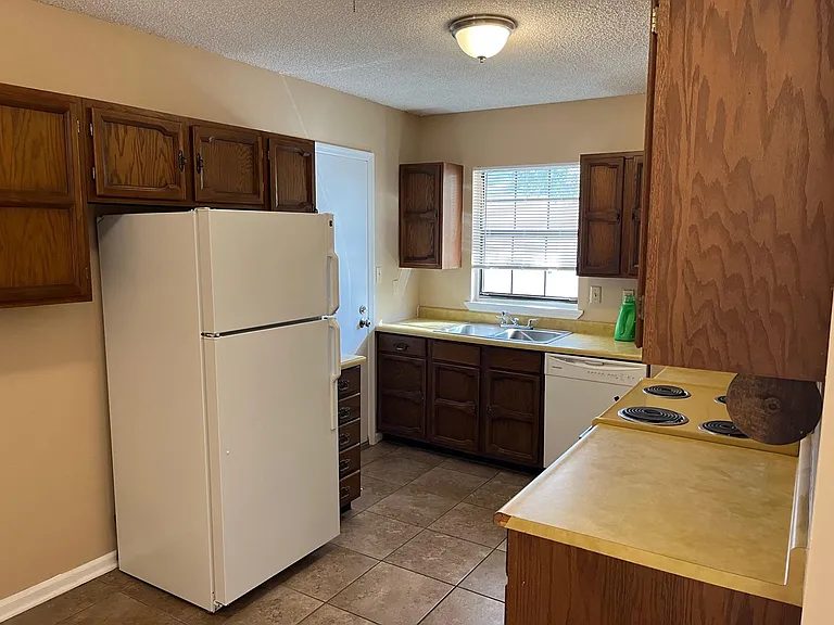 610 Swinging Spear Rd — Photo 11