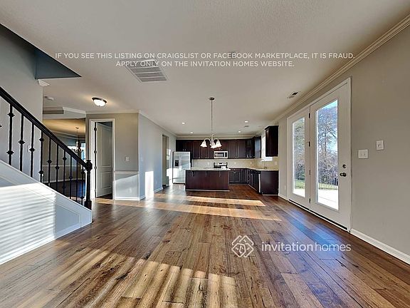 4th image of 10318 Blackstone Dr