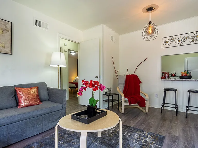 Peabody Apartments — Photo 7