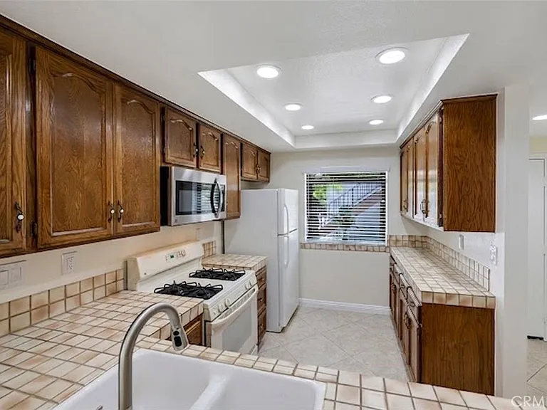 319 Molokai Dr — Photo 23