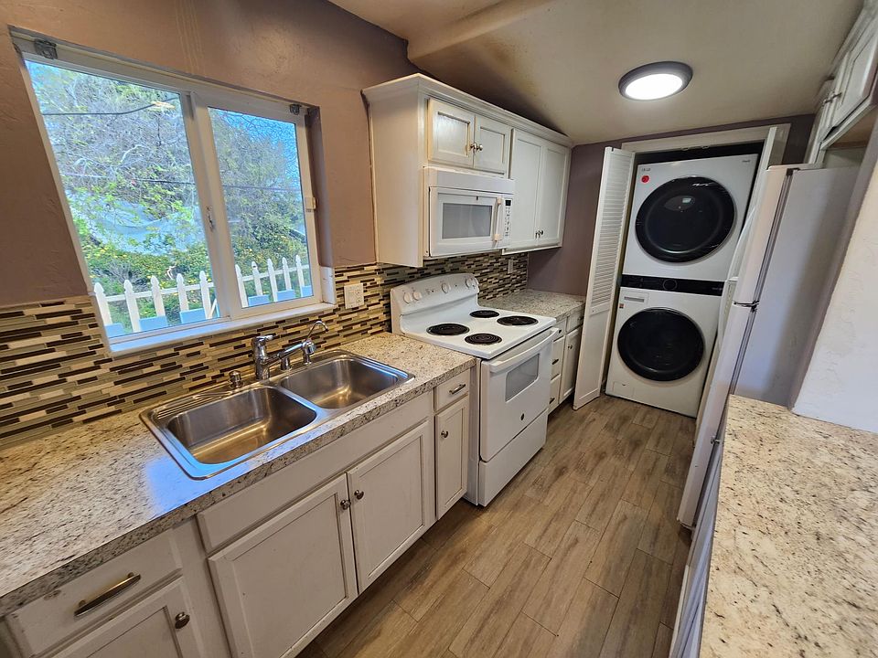 1st image of 210 Lobelia Dr