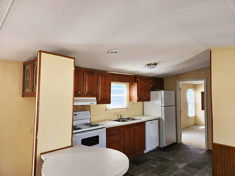 1716 E Lansing Rd #25 — Photo 4
