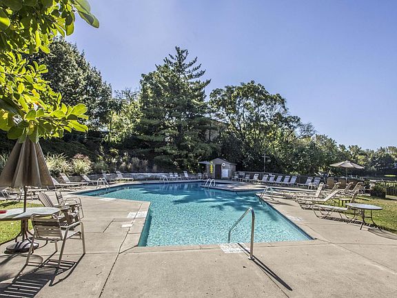 4th image of 1408 Lake Shore Dr #88