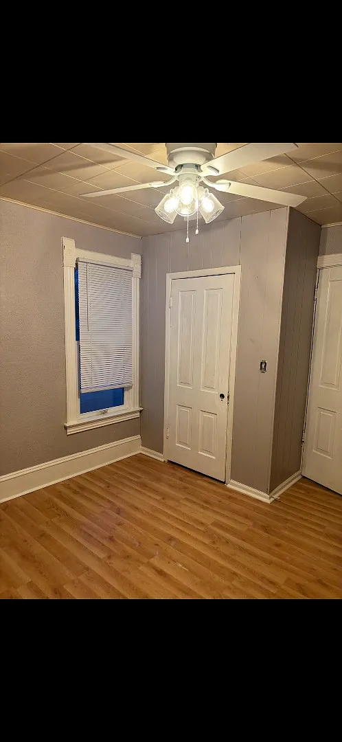220 Trott Avenue Southeast - 220 Trott Ave SE - Unit #2 (top) — Photo 3