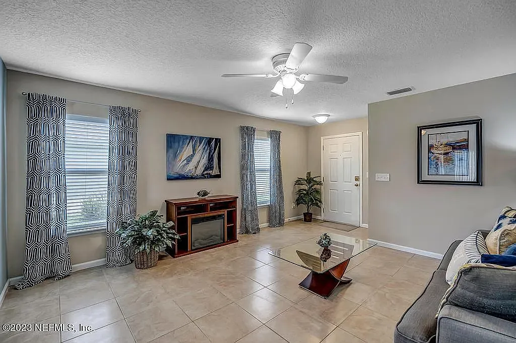 Building Photo - 223 Brookfall Dr