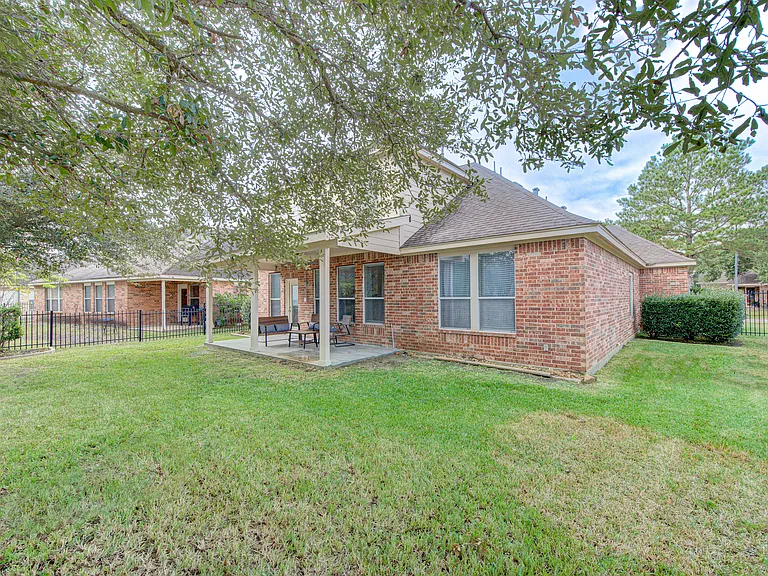 9422 Comstock Meadows Dr — Photo 3