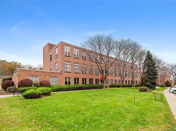 319 New Britain Road #202, Berlin, CT 06037