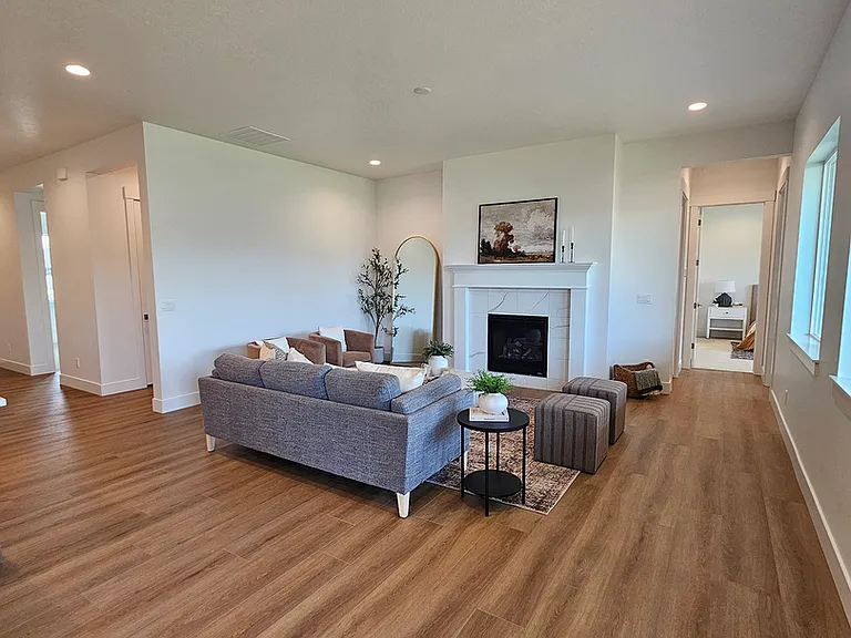1220 W Grassland St — Photo 12