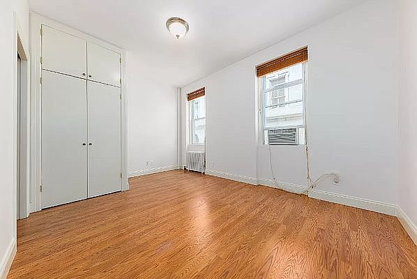 1st image of 3 Centre Market Pl #2