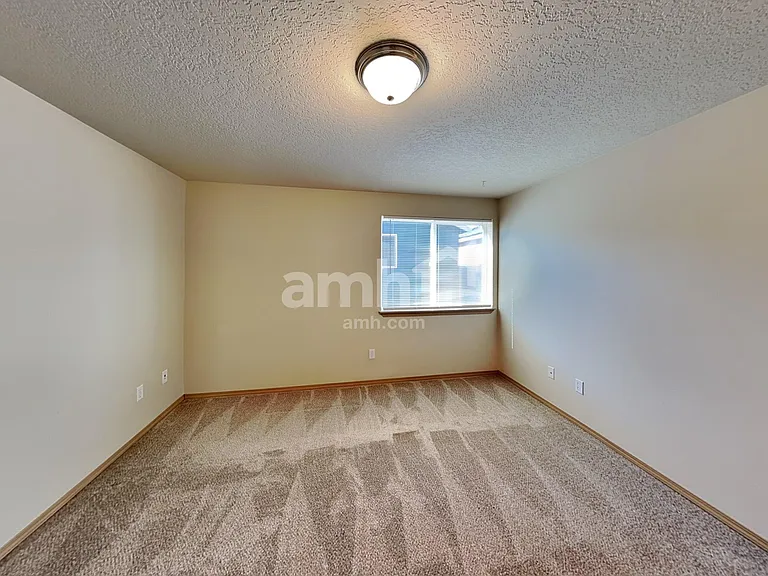 467 Whitney Dr — Photo 11