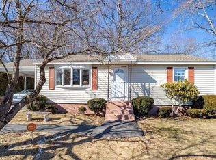 15 Phillips Rd, Leominster, MA 01453