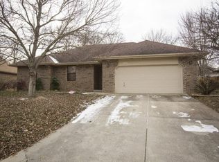 3988 W Tracy St, Springfield, MO 65807