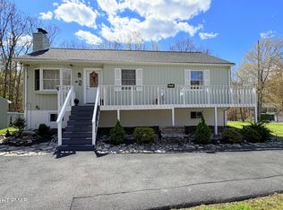 2295 Cramer Rd, Bushkill, PA 18324