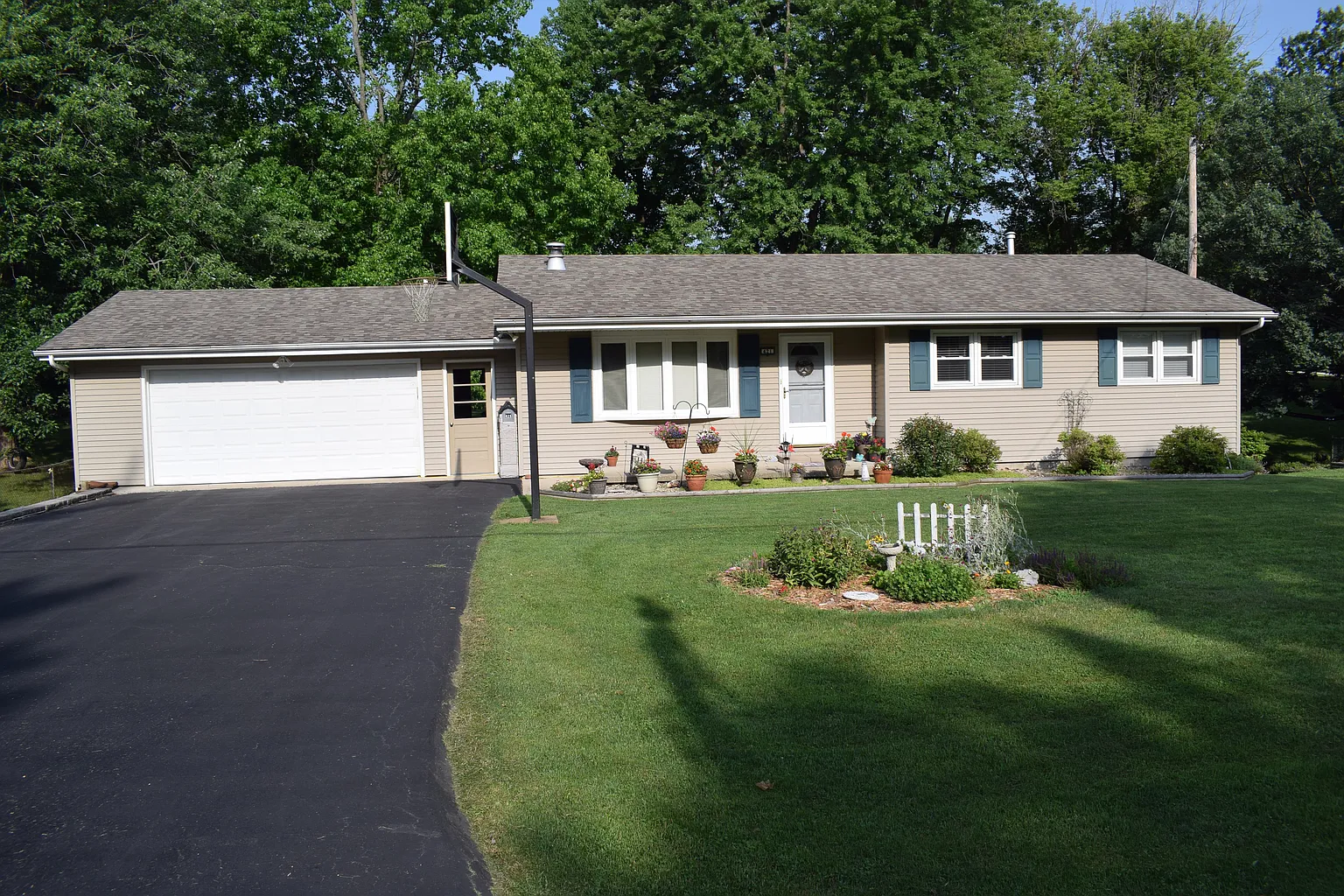 421 Glendale Ave photo 1