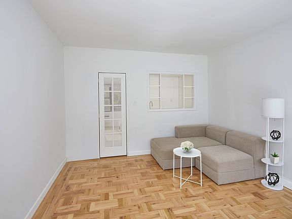 3rd image of 321 E 71st St APT 5H
