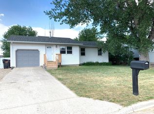 4 Santee Rd, Bismarck, ND 58504