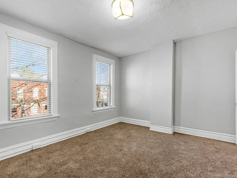 415 Mithoff St — Photo 17