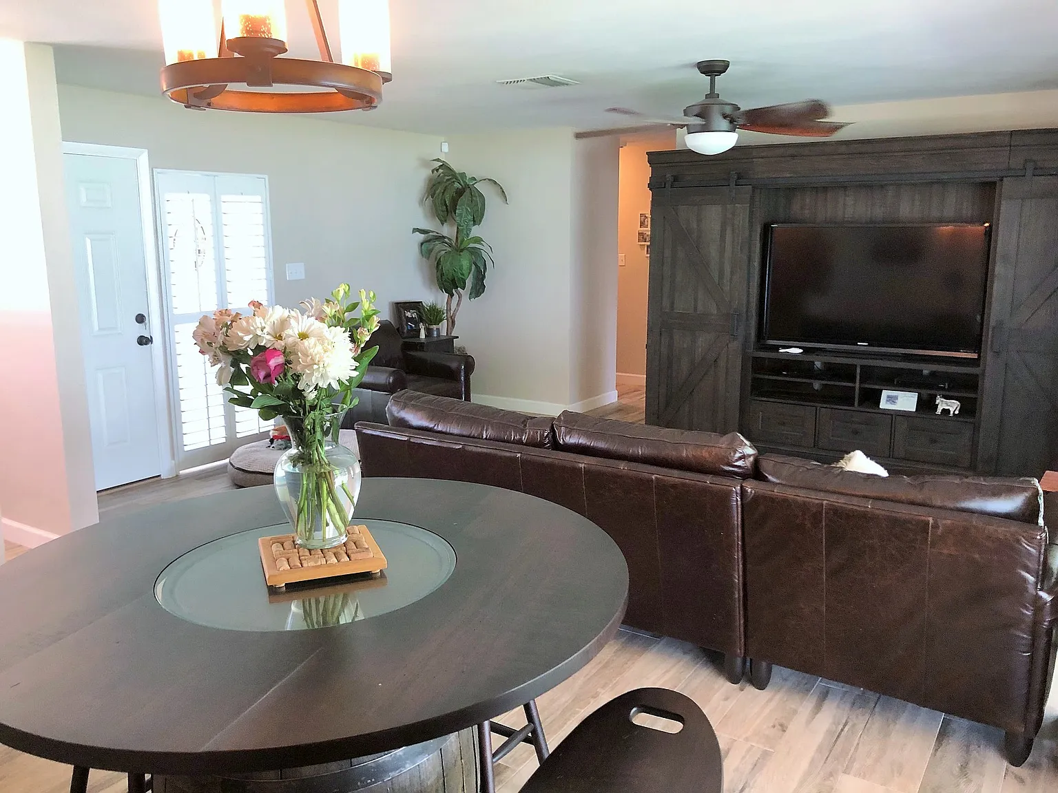 2 bed, 1054 sqft, $2,100 — Photo 2