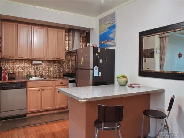 69-40 Yellowstone Boulevard image 1 of 6