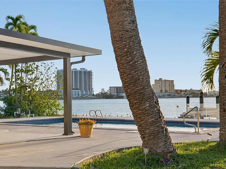 1101 S Shore Dr #1 — Photo 38