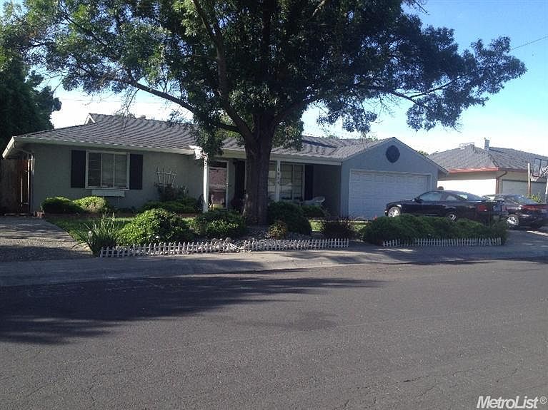 1st image of 1026 W Sheridan Way