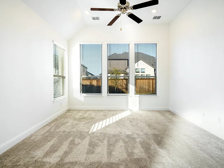 7470 Sanctuary Dr — Photo 32